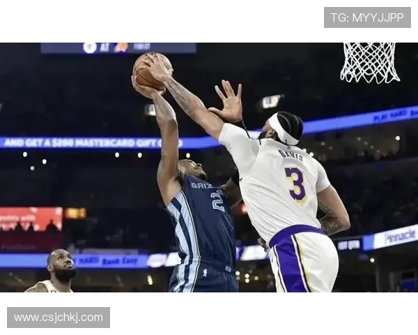 2013年湖人与灰熊的激战回顾：一场篮球盛宴的精彩瞬间与战术较量